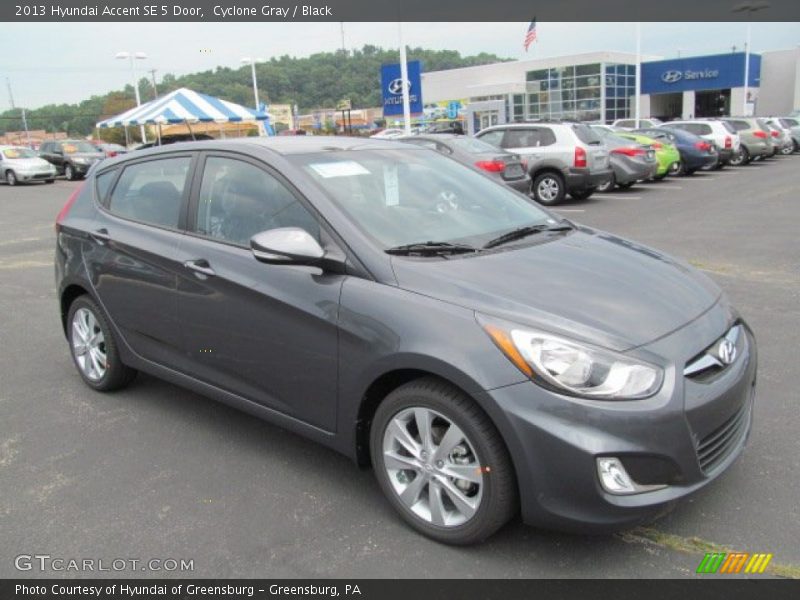 Cyclone Gray / Black 2013 Hyundai Accent SE 5 Door