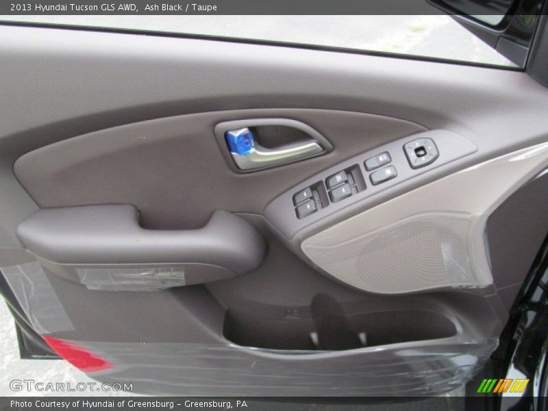 Door Panel of 2013 Tucson GLS AWD