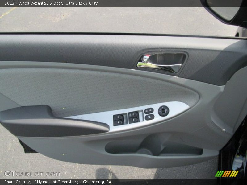 Ultra Black / Gray 2013 Hyundai Accent SE 5 Door