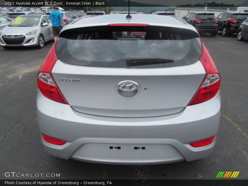  2013 Accent SE 5 Door Ironman Silver