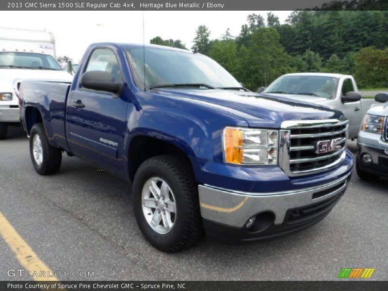 Front 3/4 View of 2013 Sierra 1500 SLE Regular Cab 4x4