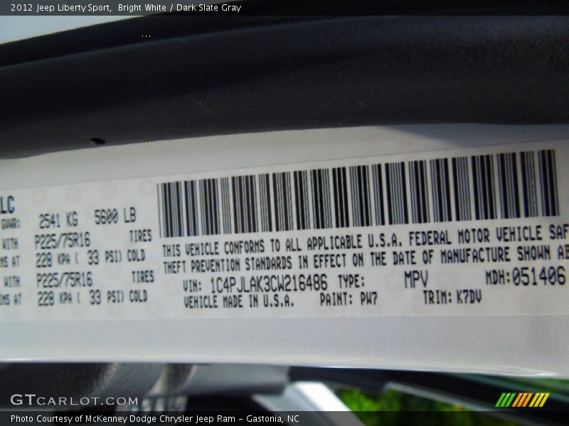 Bright White / Dark Slate Gray 2012 Jeep Liberty Sport