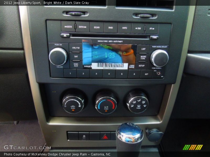 Bright White / Dark Slate Gray 2012 Jeep Liberty Sport