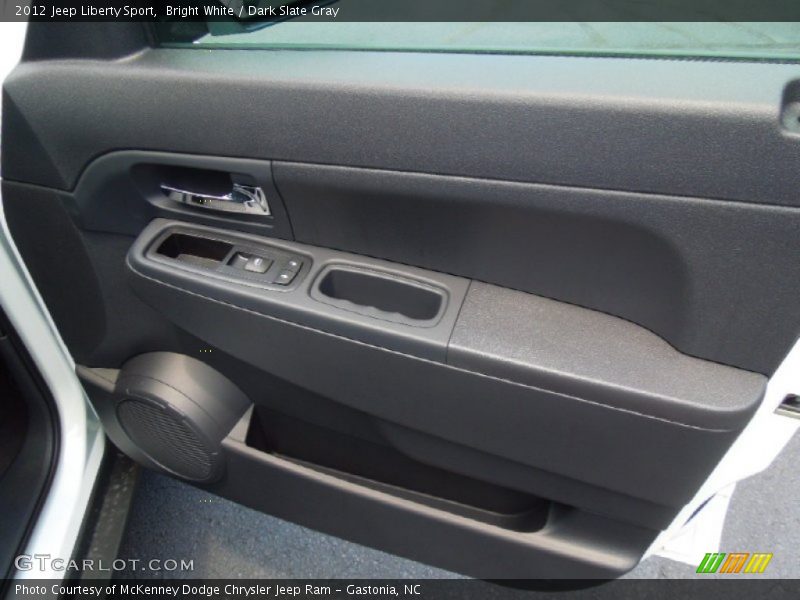 Bright White / Dark Slate Gray 2012 Jeep Liberty Sport