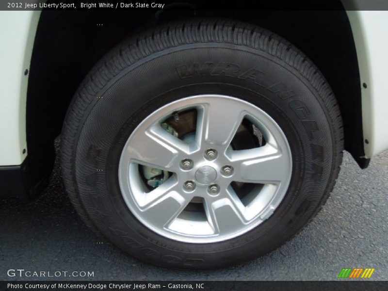 Bright White / Dark Slate Gray 2012 Jeep Liberty Sport