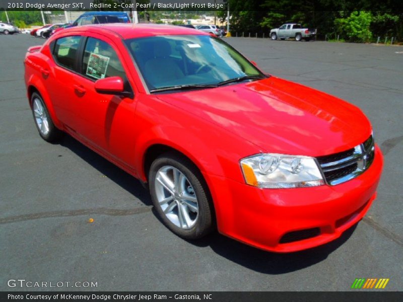 Front 3/4 View of 2012 Avenger SXT