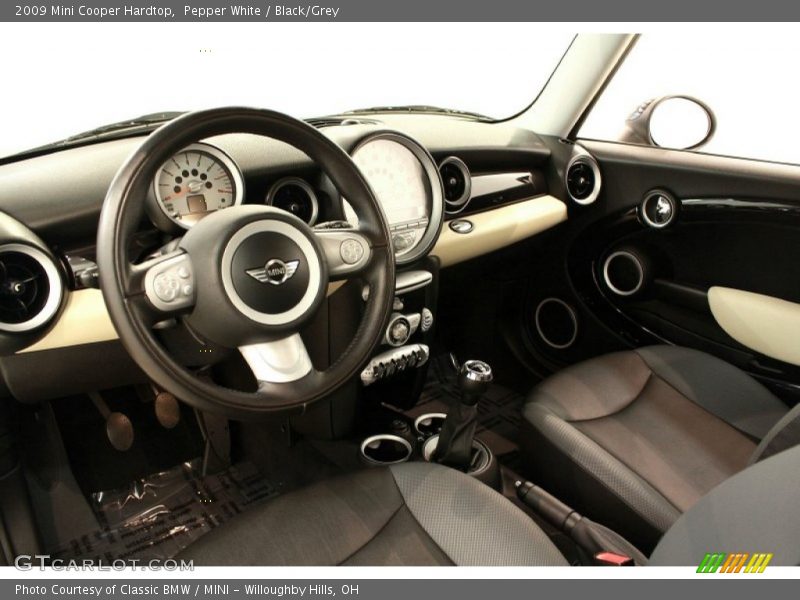 Pepper White / Black/Grey 2009 Mini Cooper Hardtop