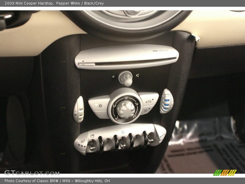 Pepper White / Black/Grey 2009 Mini Cooper Hardtop