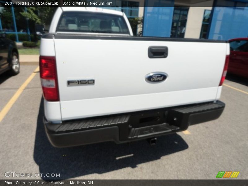 Oxford White / Medium Flint 2007 Ford F150 XL SuperCab