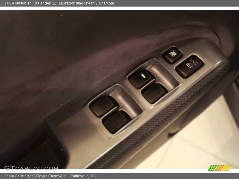Labrador Black Pearl / Charcoal 2004 Mitsubishi Outlander LS