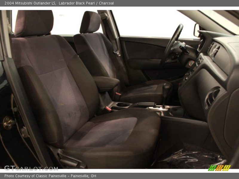 Labrador Black Pearl / Charcoal 2004 Mitsubishi Outlander LS