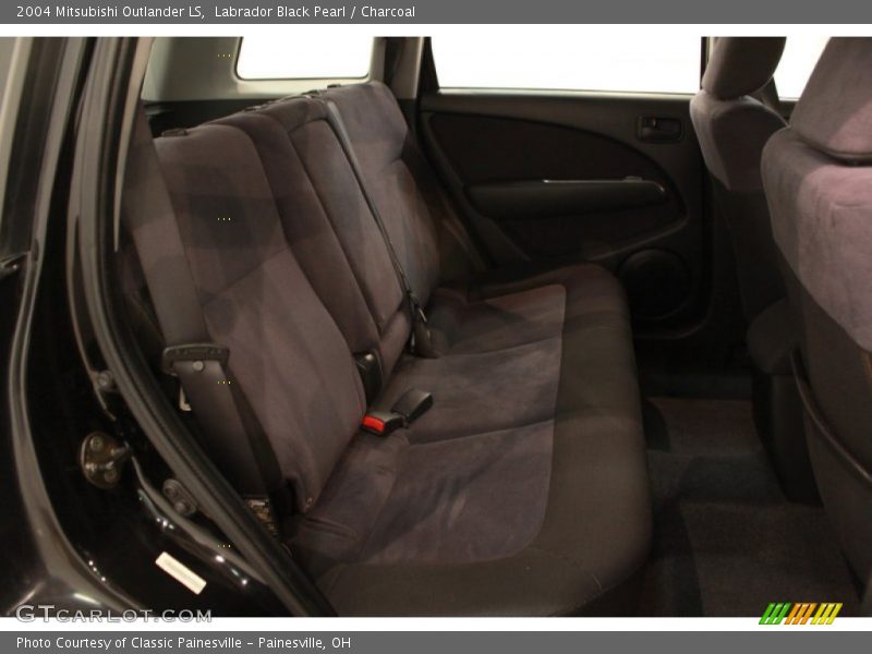 Labrador Black Pearl / Charcoal 2004 Mitsubishi Outlander LS