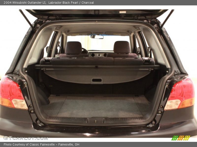  2004 Outlander LS Trunk