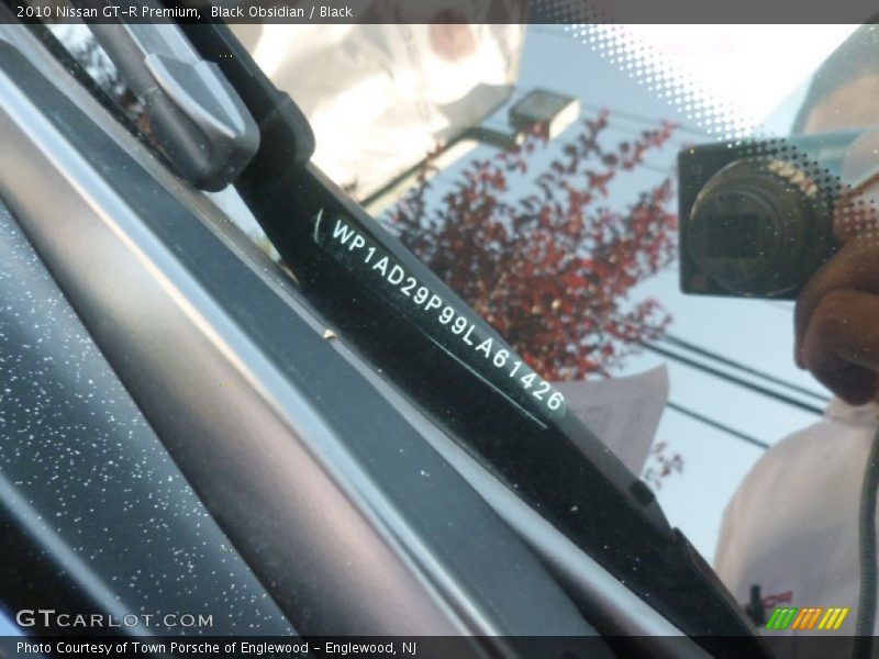 Black Obsidian / Black 2010 Nissan GT-R Premium