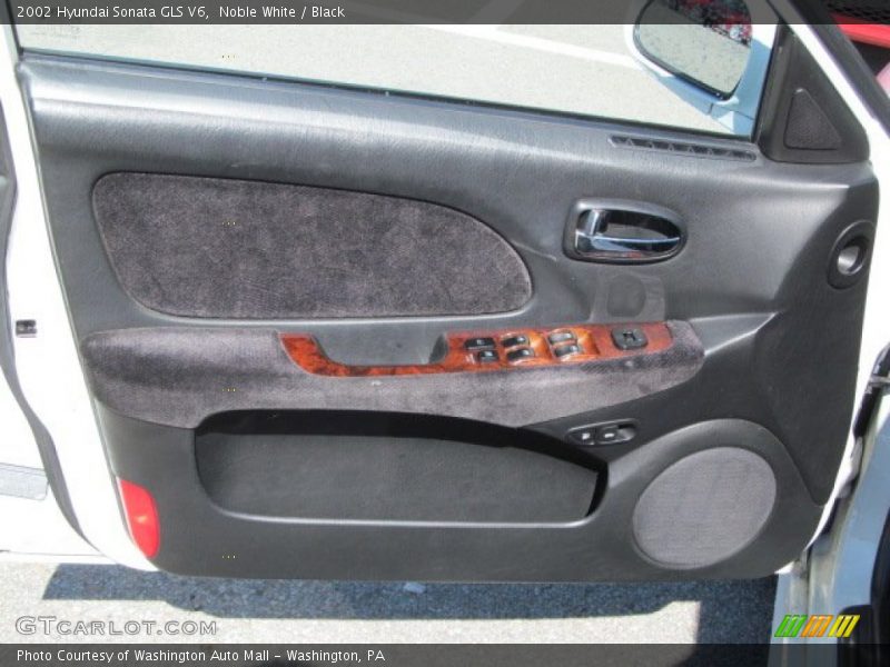 Noble White / Black 2002 Hyundai Sonata GLS V6