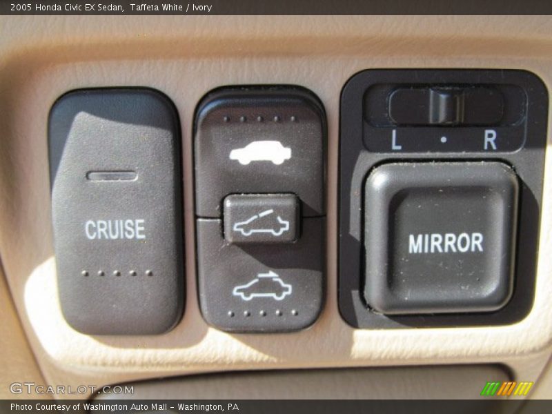 Controls of 2005 Civic EX Sedan