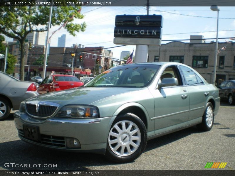 Front 3/4 View of 2005 LS V6 Luxury