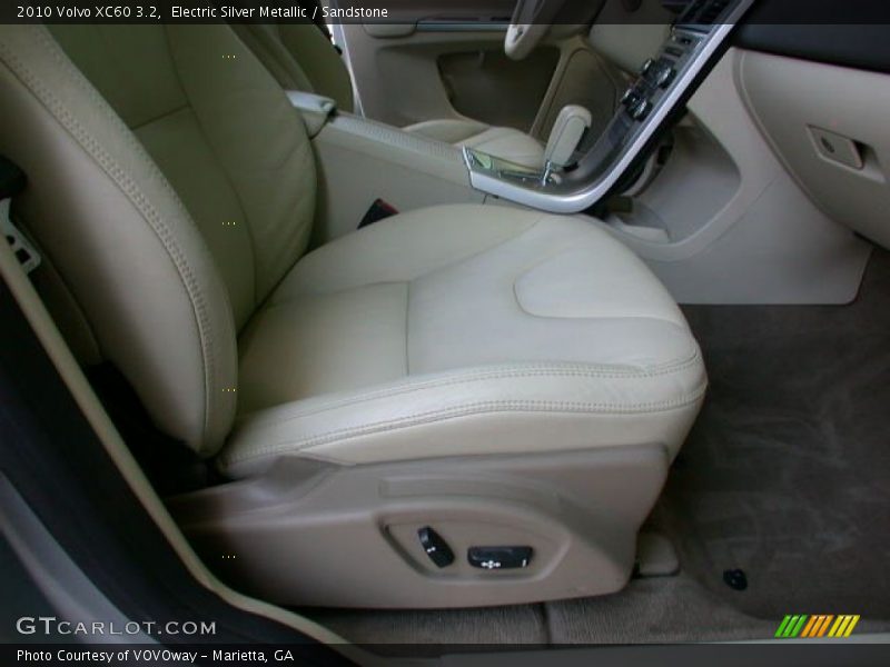Electric Silver Metallic / Sandstone 2010 Volvo XC60 3.2