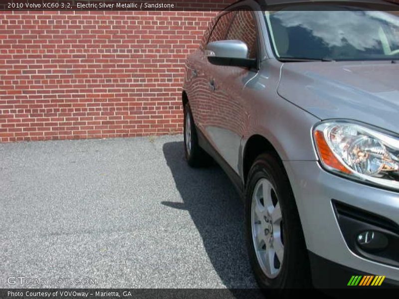 Electric Silver Metallic / Sandstone 2010 Volvo XC60 3.2