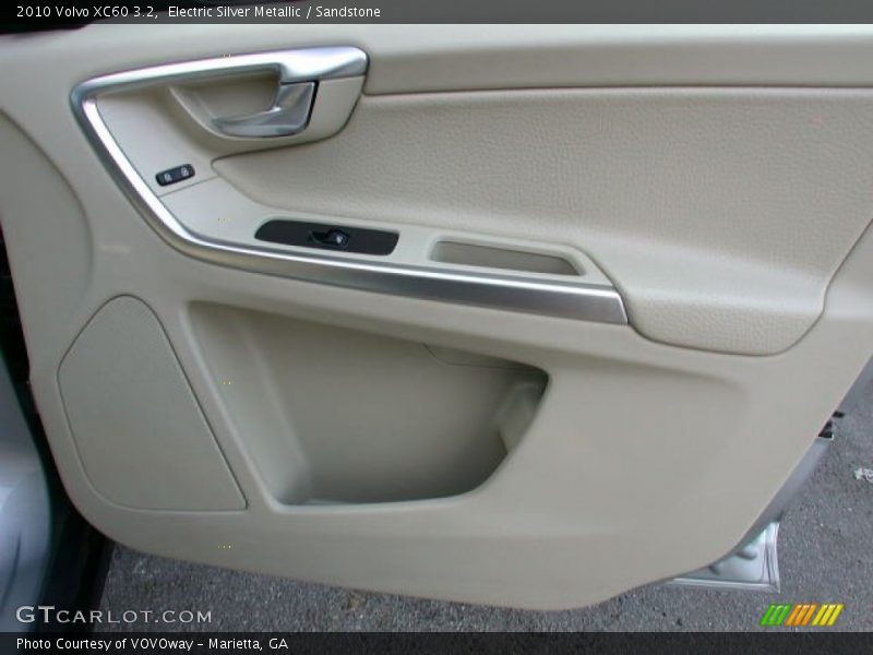 Electric Silver Metallic / Sandstone 2010 Volvo XC60 3.2