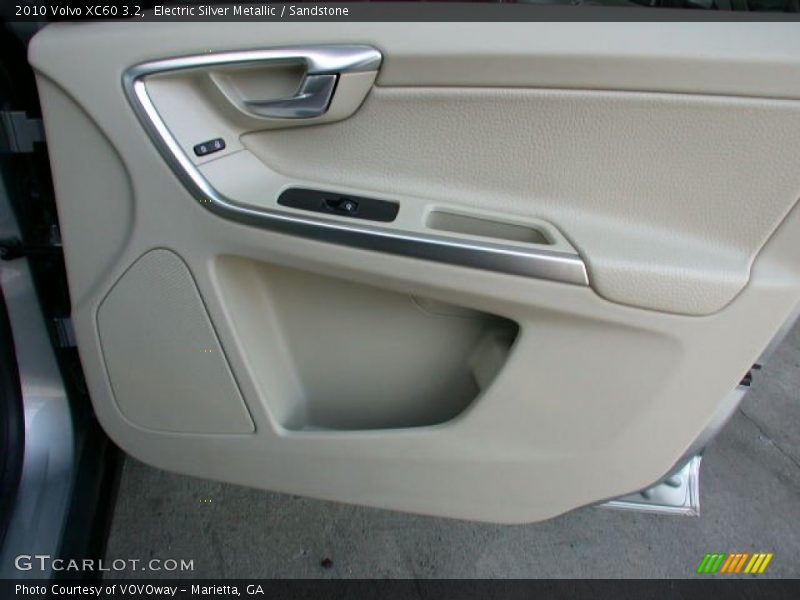 Electric Silver Metallic / Sandstone 2010 Volvo XC60 3.2