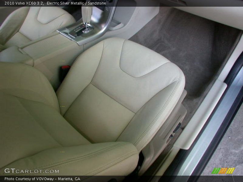 Electric Silver Metallic / Sandstone 2010 Volvo XC60 3.2