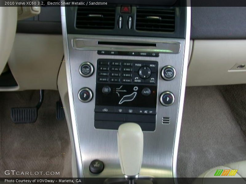 Electric Silver Metallic / Sandstone 2010 Volvo XC60 3.2