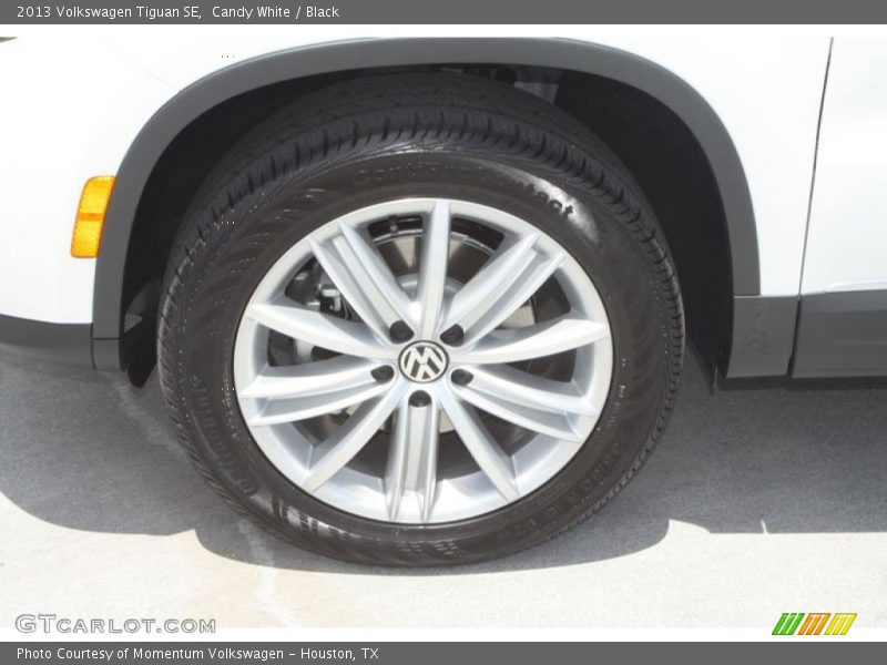 Candy White / Black 2013 Volkswagen Tiguan SE