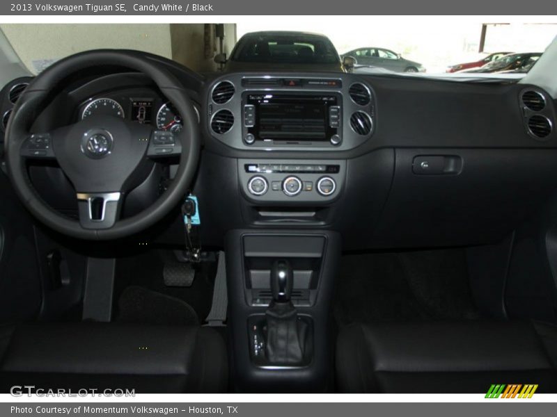 Candy White / Black 2013 Volkswagen Tiguan SE