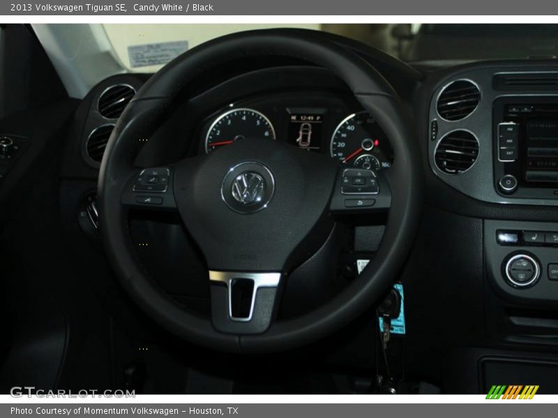 Candy White / Black 2013 Volkswagen Tiguan SE