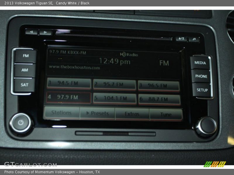Candy White / Black 2013 Volkswagen Tiguan SE