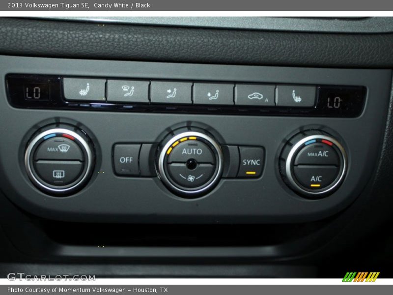 Candy White / Black 2013 Volkswagen Tiguan SE
