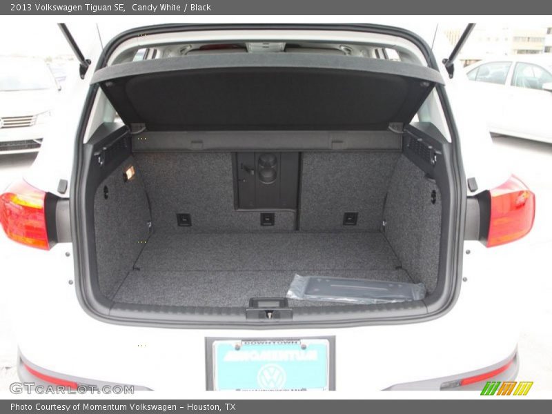 Candy White / Black 2013 Volkswagen Tiguan SE