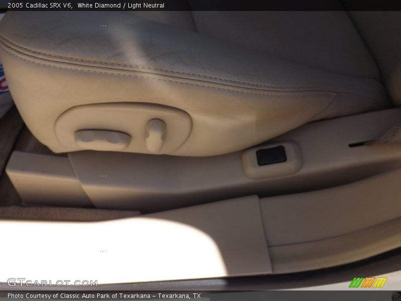 White Diamond / Light Neutral 2005 Cadillac SRX V6
