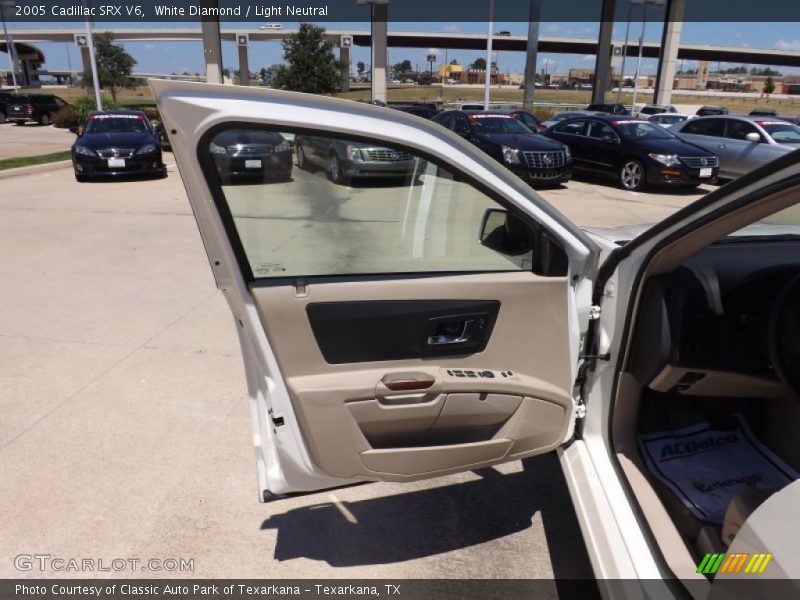 White Diamond / Light Neutral 2005 Cadillac SRX V6