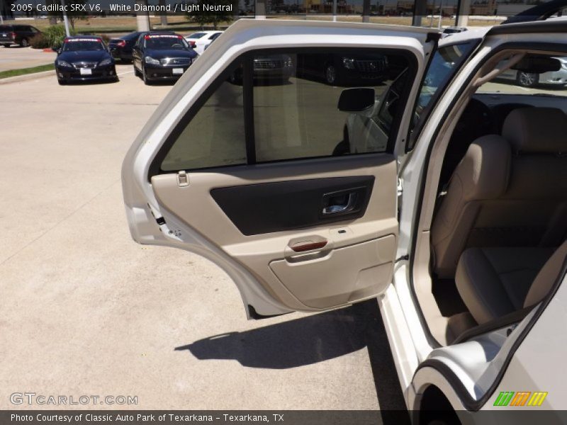 White Diamond / Light Neutral 2005 Cadillac SRX V6