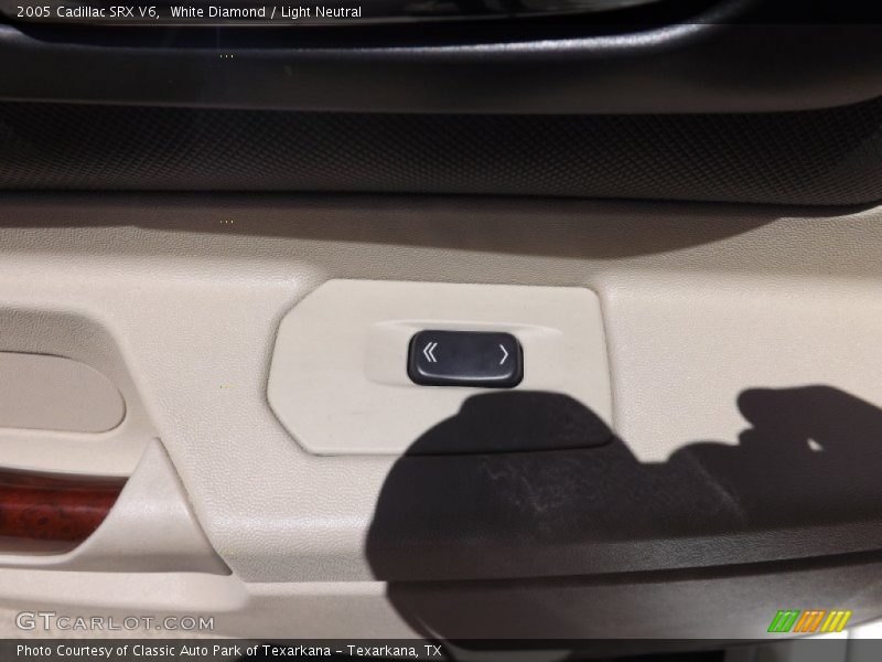 White Diamond / Light Neutral 2005 Cadillac SRX V6