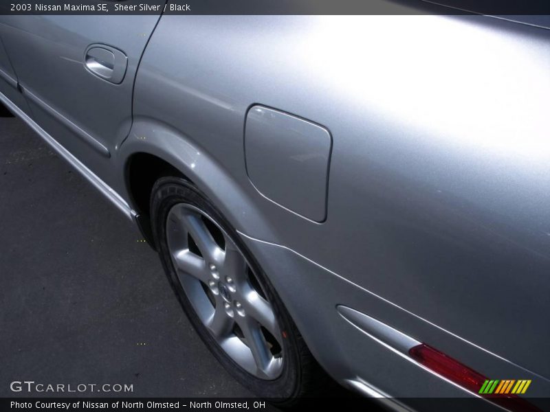Sheer Silver / Black 2003 Nissan Maxima SE