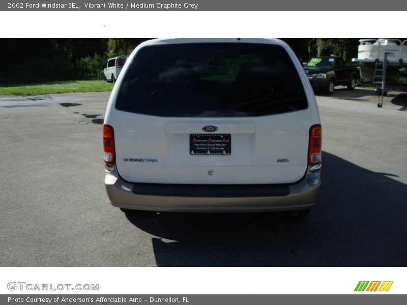 Vibrant White / Medium Graphite Grey 2002 Ford Windstar SEL
