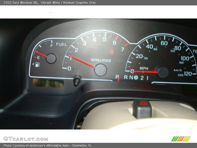 Vibrant White / Medium Graphite Grey 2002 Ford Windstar SEL