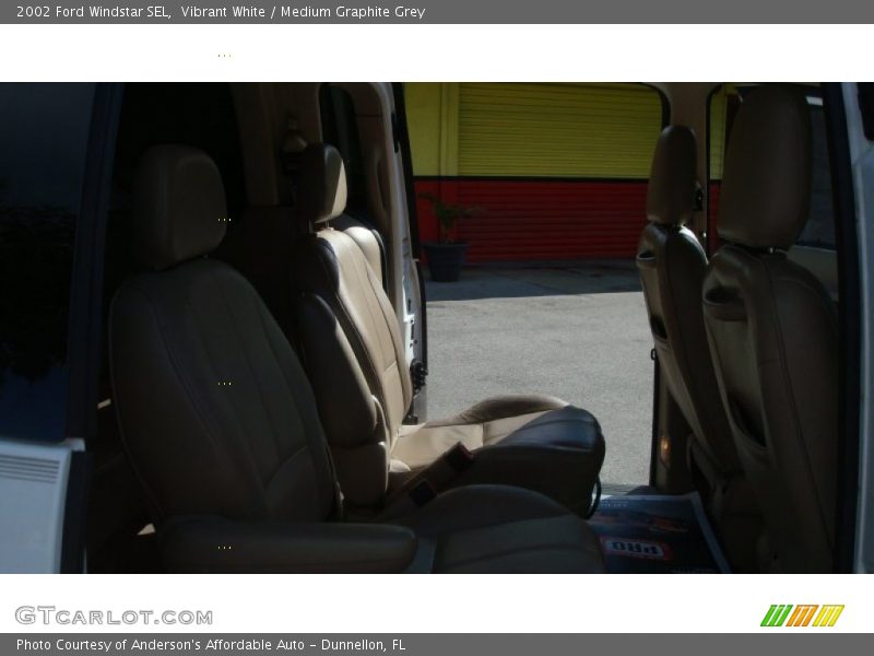 Vibrant White / Medium Graphite Grey 2002 Ford Windstar SEL