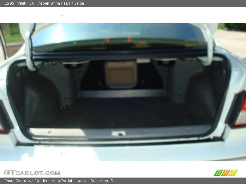 Aspen White Pearl / Beige 1999 Infiniti I 30