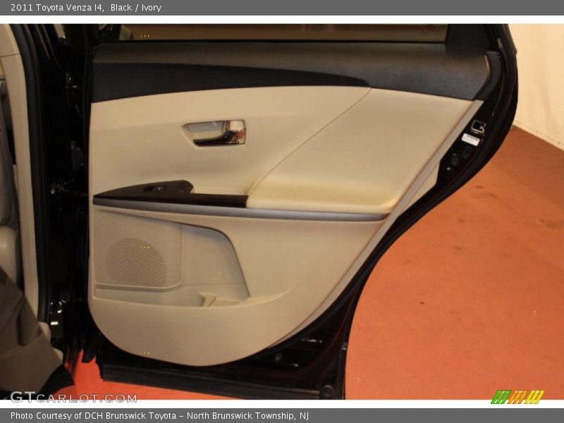 Black / Ivory 2011 Toyota Venza I4