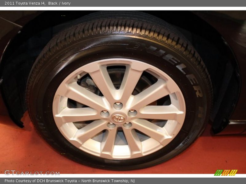 Black / Ivory 2011 Toyota Venza I4