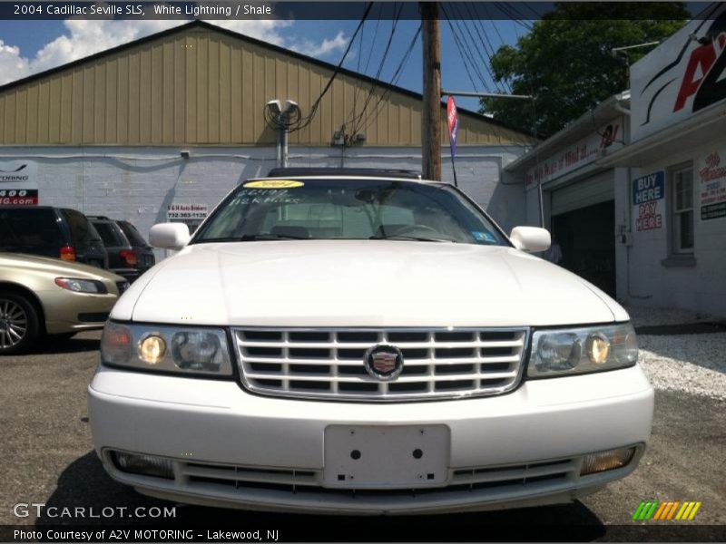 White Lightning / Shale 2004 Cadillac Seville SLS