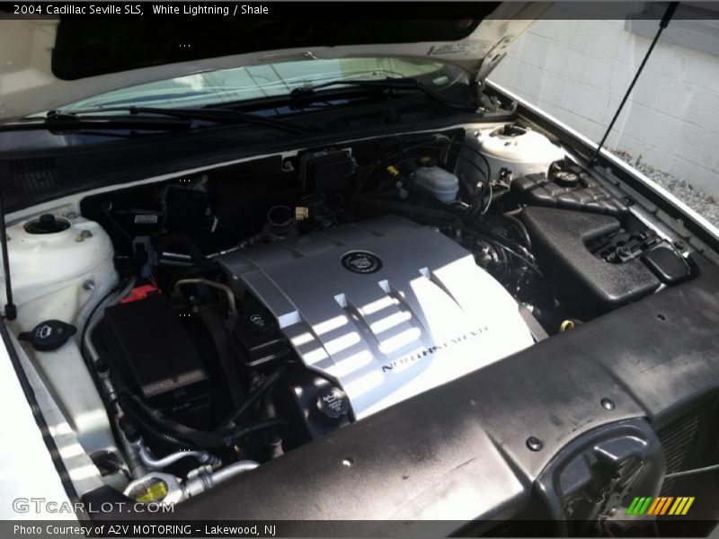 White Lightning / Shale 2004 Cadillac Seville SLS
