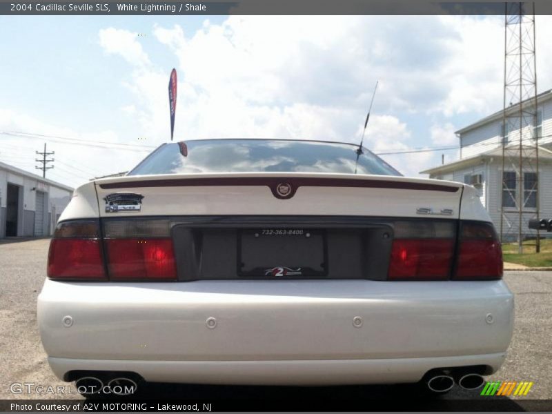 White Lightning / Shale 2004 Cadillac Seville SLS
