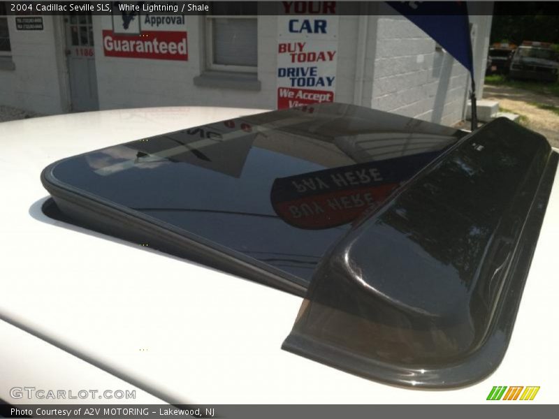 White Lightning / Shale 2004 Cadillac Seville SLS