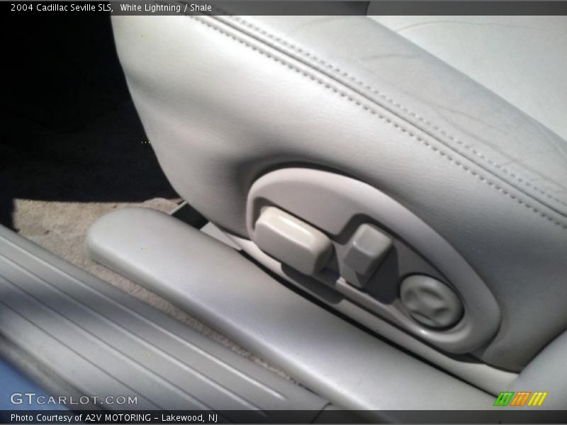White Lightning / Shale 2004 Cadillac Seville SLS
