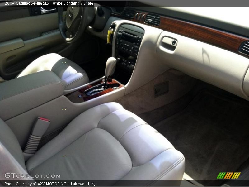 White Lightning / Shale 2004 Cadillac Seville SLS